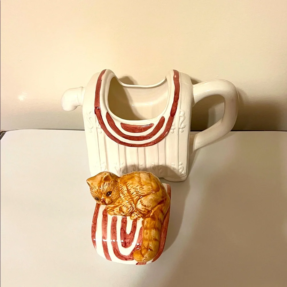 Vintage 1980 Ceramic Teapot Ginger Cat Sleeping on Radiator. Like New
